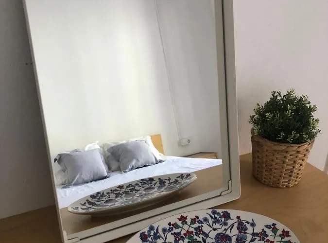 1 Casual Apartments